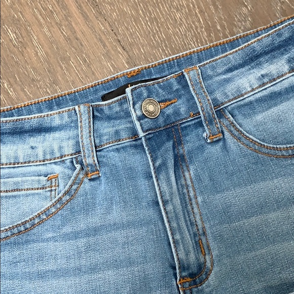 LAST 3❗️ Light Wash Blue Denim Fixed Cuff Shorts - Picture 4 of 4